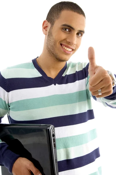 Guy holding laptop duimen opdagen — Stockfoto