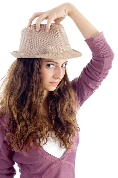 Genç güzel kız holding şapkası — Stok fotoğraf