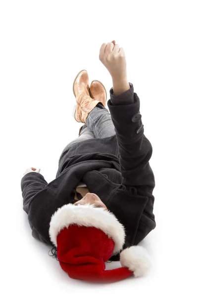 Weibliches Modell mit Weihnachtsmütze, am Boden — Stockfoto