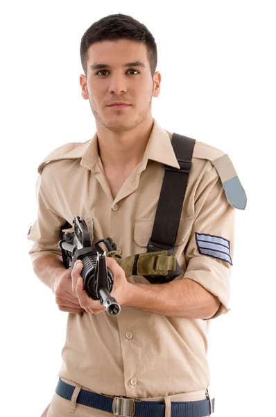 Jonge dappere soldaat met pistool in handen — Stockfoto
