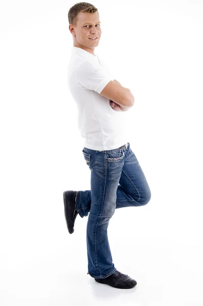 Pohledný muž, který stojí na jedné noze — Stock fotografie