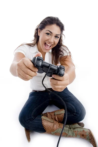 Νεαρή γυναίκα απολαμβάνει videogame — Φωτογραφία Αρχείου