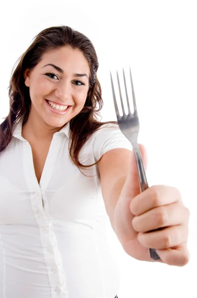Donna sorridente mostrando forchetta — Foto Stock