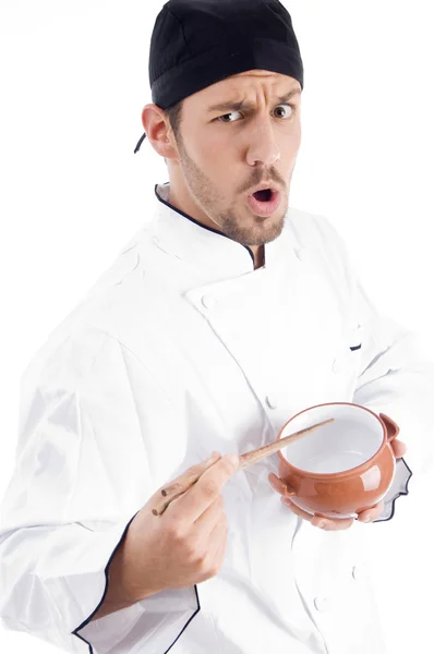 Joven chef sosteniendo tazón y palillos — Foto de Stock