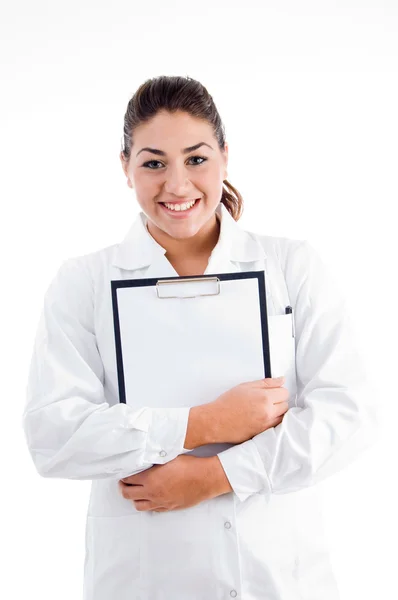 Sonriente médico sosteniendo almohadilla de escritura — Foto de Stock