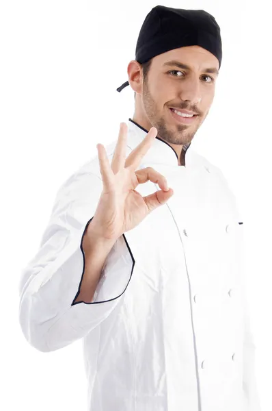 Chef caucásico mostrando gesto de mano bien —  Fotos de Stock