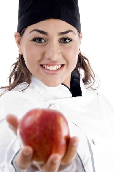 Ženské šéfkuchař zobrazeno čerstvé jablko — Stock fotografie