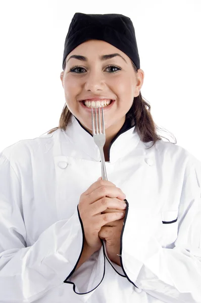 Femme souriante chef montrant fourchette — Photo
