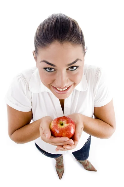 Jovem modelo atraente segurando uma maçã — Fotografia de Stock