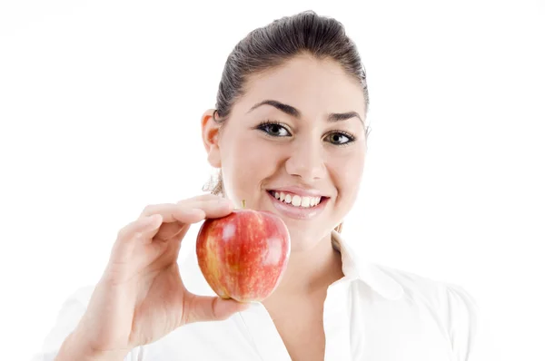 Joven modelo atractivo sosteniendo una manzana — Foto de Stock