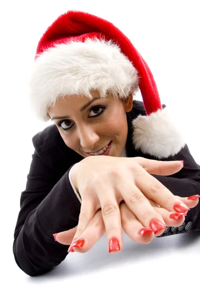 Podnikatelka pózuje s vánoční čepici — Stock fotografie