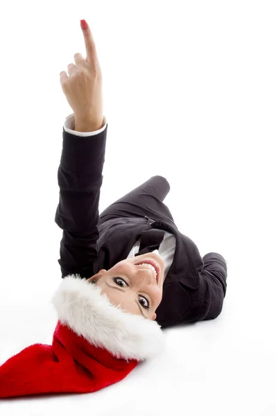 Manager mit Weihnachtsmütze zeigt nach oben — Stockfoto
