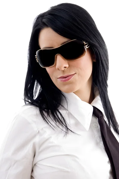 Affärskvinna bär solglasögon — Stockfoto