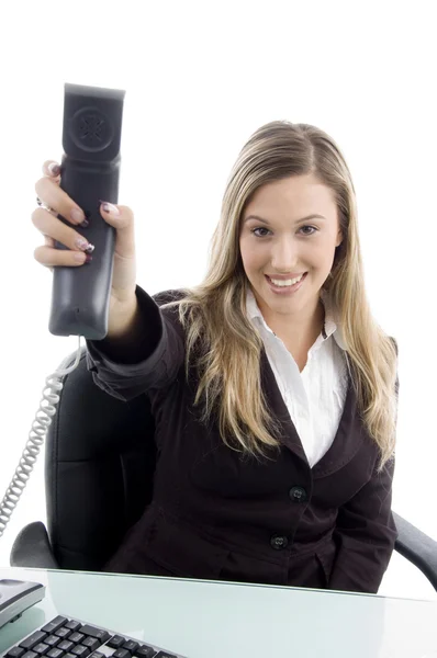 専門職の女性提供する受信機 — ストック写真