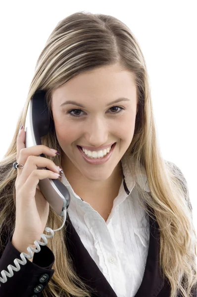 Genç profesyonel telefonda konuşurken — Stok fotoğraf