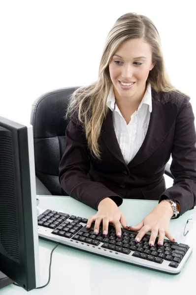 在计算机上工作的金发女郎 — 图库照片