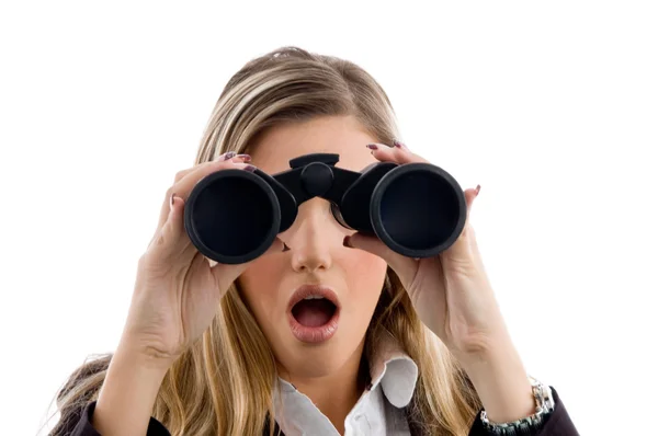 Mujer mirando a través de prismáticos —  Fotos de Stock