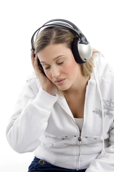 Ung kvinna trimmad i musik — Stockfoto