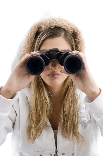 Young female eyeing through binoculars — Stock Photo, Image