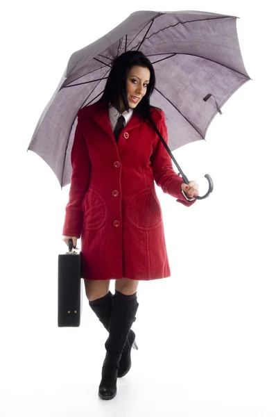 Kadın holding evrak ve şemsiye — Stok fotoğraf