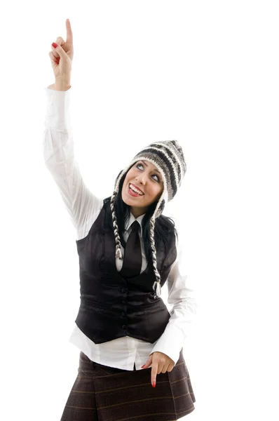 Vonzó fiatal nő visel sapkát — Stock Fotó