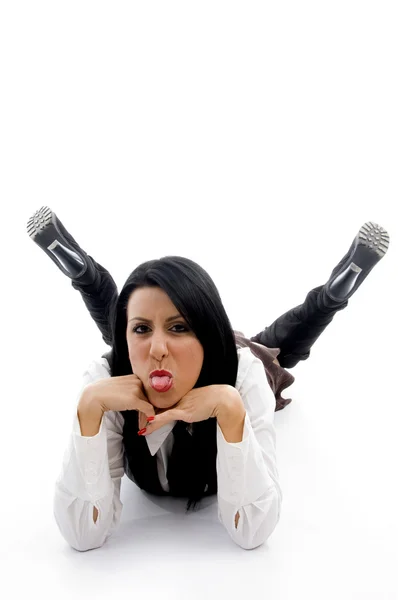 Žena na podlaze škádlení s jazykem — Stock fotografie