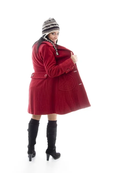 Kaukaski kobiece kobieta sobie płaszcz — Zdjęcie stockowe