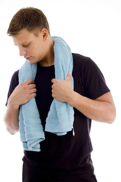 Bonito masculino segurando toalha — Fotografia de Stock