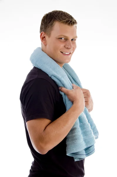 Πλάγια όψη της όμορφος αρσενικό εκμετάλλευση πετσέτα — Φωτογραφία Αρχείου