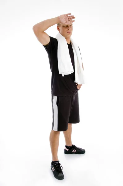 Cansado muscular masculino posando com toalha — Fotografia de Stock