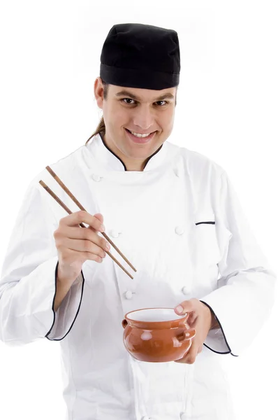 在相机微笑的年轻厨师的肖像 — 图库照片