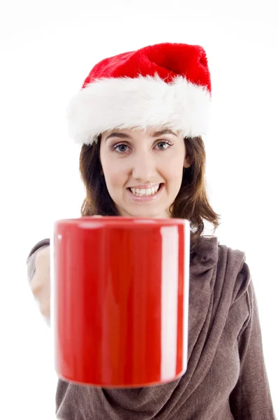 Κυρία Χριστούγεννα που δείχνει την κούπα καφέ — Φωτογραφία Αρχείου