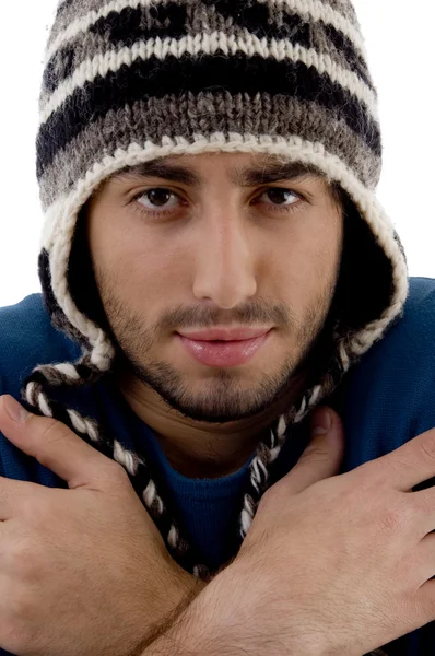 Man wearing winter cap shivering — Stock Photo, Image