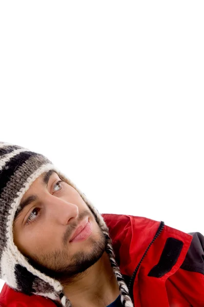 Νεαρός άντρας στη χειμώνα ΚΓΠ ψάχνει προς τα πλάγια — Φωτογραφία Αρχείου