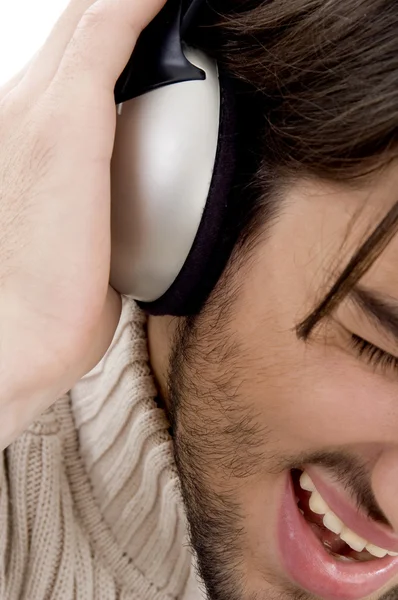 Close up de macho desfrutando de música — Fotografia de Stock
