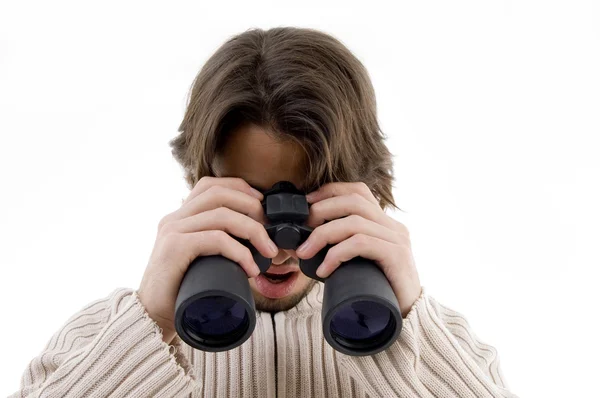 Varón mirando a través de binoculares — Foto de Stock