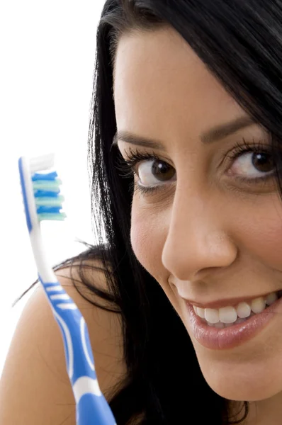 Close up de fêmea com escova de dentes — Fotografia de Stock