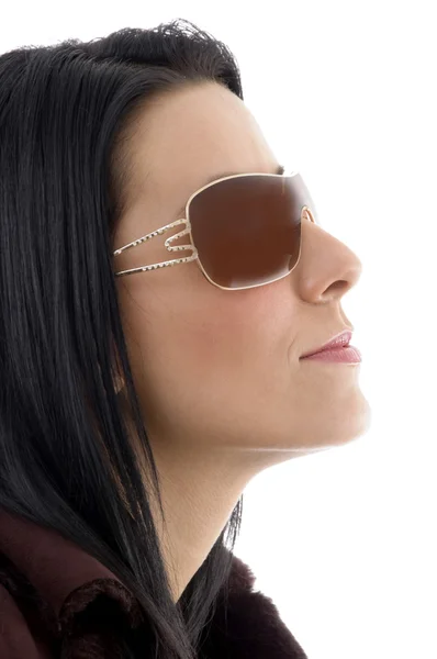 Posição lateral do modelo com óculos de sol — Fotografia de Stock