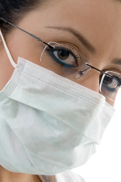 Close up de médico feminino com máscara — Fotografia de Stock