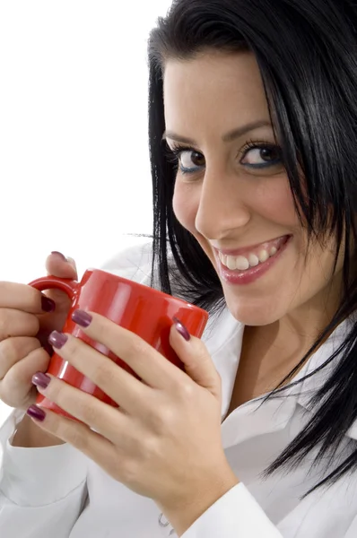 Piękna kobieta, popijając kawę — Zdjęcie stockowe