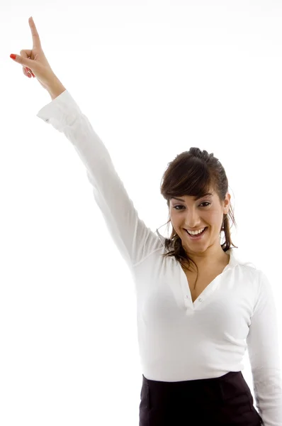 Leende affärskvinna pekar uppåt — Stockfoto