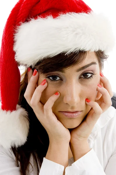 Geschäftsfrau posiert mit Weihnachtsmütze — Stockfoto