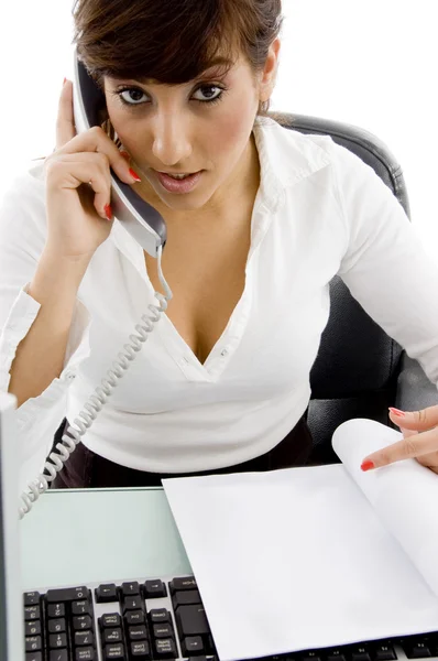 Vrouwelijke advocaat interactie op telefoon — Stockfoto
