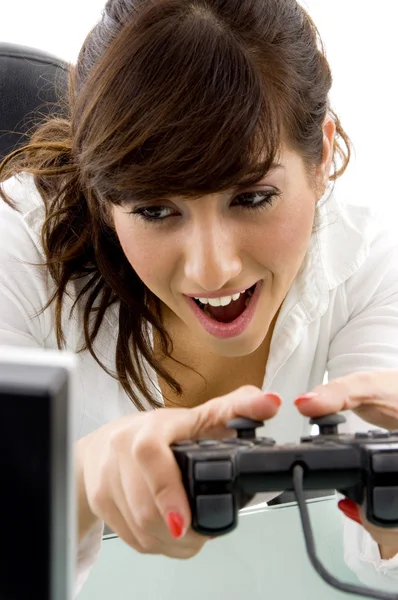 Vrouwelijke genieten van videogame — Stockfoto