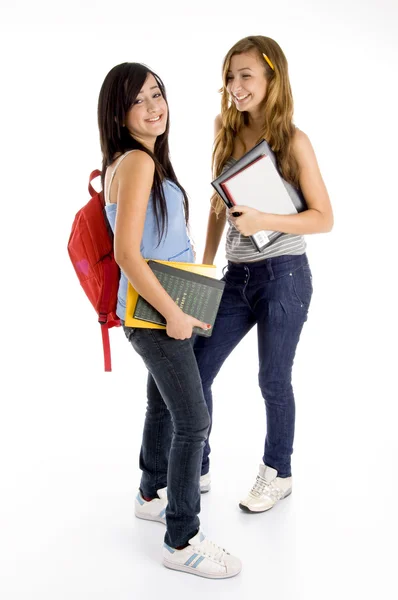 Ung tonåring studenter poserar tillsammans — Stockfoto