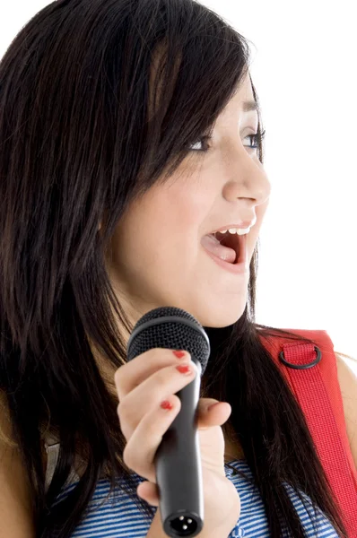 Молодая рок-звезда с микрофоном — стоковое фото