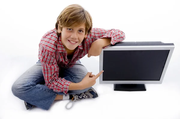 Lächelndes Kind zeigt auf LCD-Bildschirm — Stockfoto