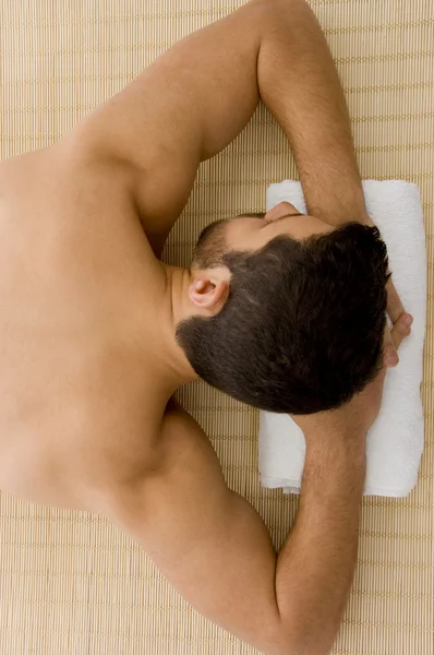 Young guy sleeping at spa — Stock Photo, Image