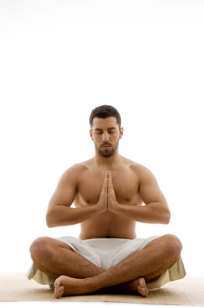 Чоловік практикує йогу із закритими очима — стокове фото