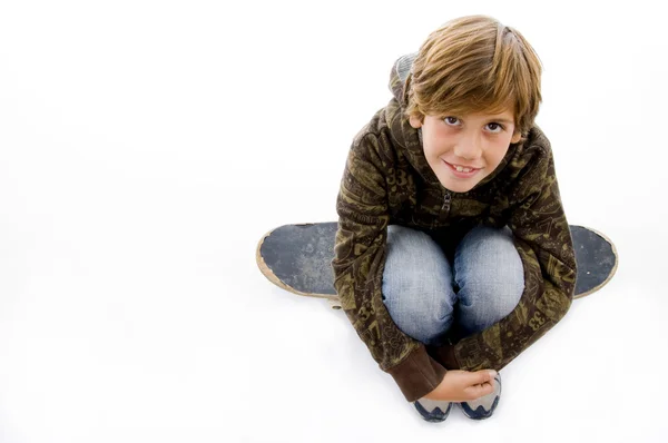 Hög vinkel syn på pojken på skateboard — Stockfoto